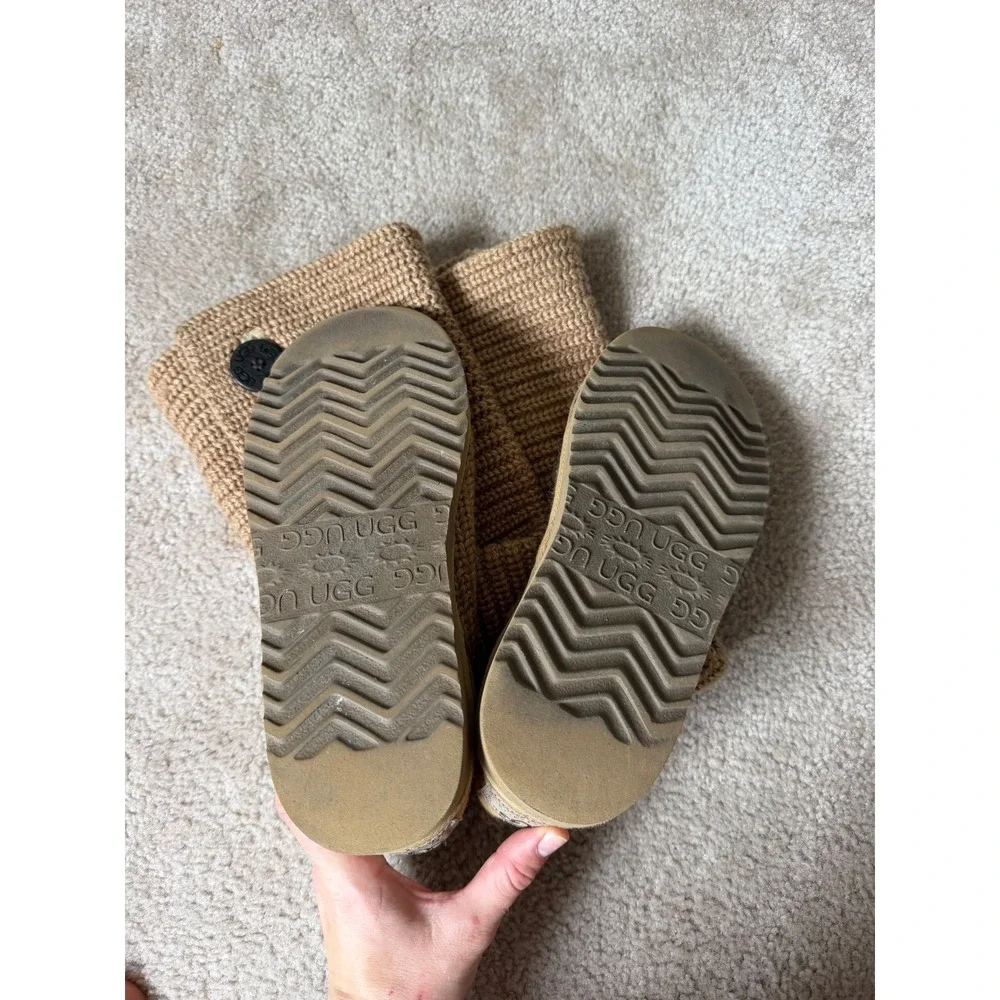 UGG Classic Cardy Boots Knit 3-Button Tan Size 8